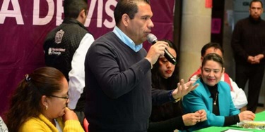 Entrega Bladimir González y Semigrante visas y pasaportes en Tarímbaro