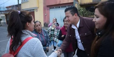 *Familias del Distrito 10 cierran filas con Víctor Zurita*