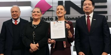 Hoy extendemos nuestra mano y convocamos a todas y todos los mexicanos a emprender este camino juntos y juntas: Claudia Sheinbaum se registra ante el INE como candidata a la Presidencia de México