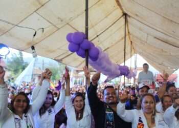 Lleno total en el cierre de Tavito Chávez