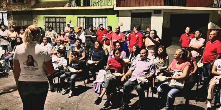 Presenta Isabel López, proyecto legislativo a colonos de la López Mateos