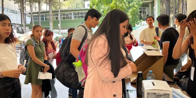 Realizan universitarios en la ciudad de México: Simulacro Electoral