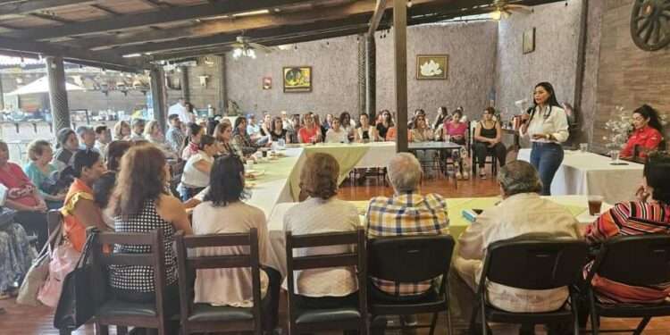 En Uruapan la decisión está tomada, nuestro triunfo por el rescate de México ¡será un hecho!: Araceli Saucedo