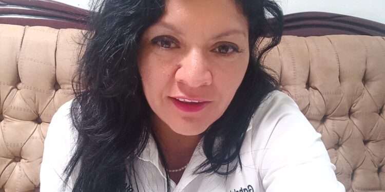 Gabriela Alcántar periodista michoacana en la campaña: Brilhe com Amor sem Estampido