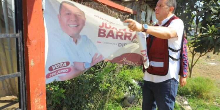 Juan Carlos Barragán retira su propia propaganda electoral