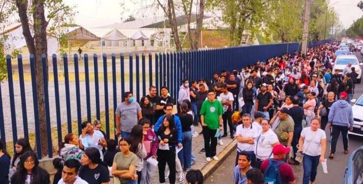 Salvo problemas de organización, se presentan aspirantes a aplicar examen de admisión a Ciudad Universitaria 