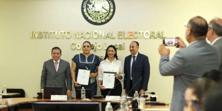 Recibe Araceli Saucedo constancia como Senadora Electa