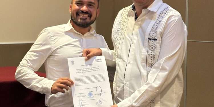 Recibe Hugo Rangel constancia de diputado local por el Partido del Trabajo