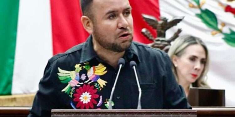 Llama Reyes Galindo al diálogo para frenar afectaciones a productores michoacanos