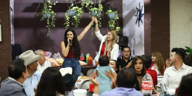 Regresa Giulianna Bugarini a las colonias y se reúne con estructura territorial