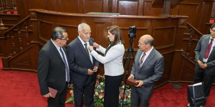 Reconoce 75 Legislatura a Juan Bosco Martínez y a Nicolás De La Torre con la Condecoración “Melchor Ocampo”
