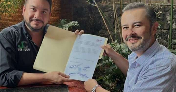 Fausto Vallejo y Juan Carlos Velasco, reciben constancia de mayoría