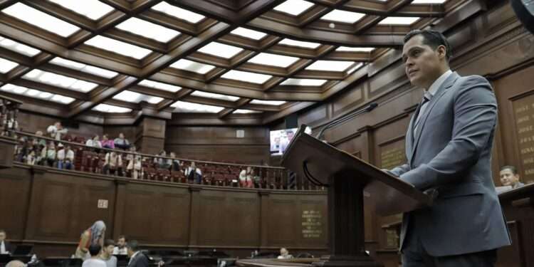 Propone Christian Jaramillo uso y aprendizaje de Lengua de Señas Mexicana, en escuelas de Michoacán
