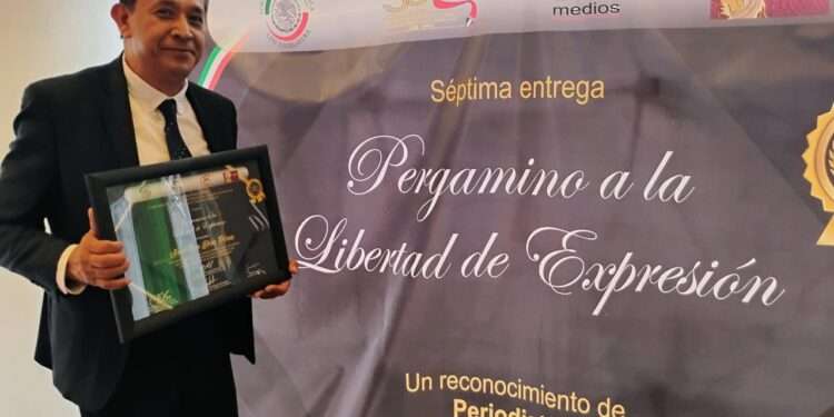 Reconocimiento al Periodista José Luis Díaz Pérez
