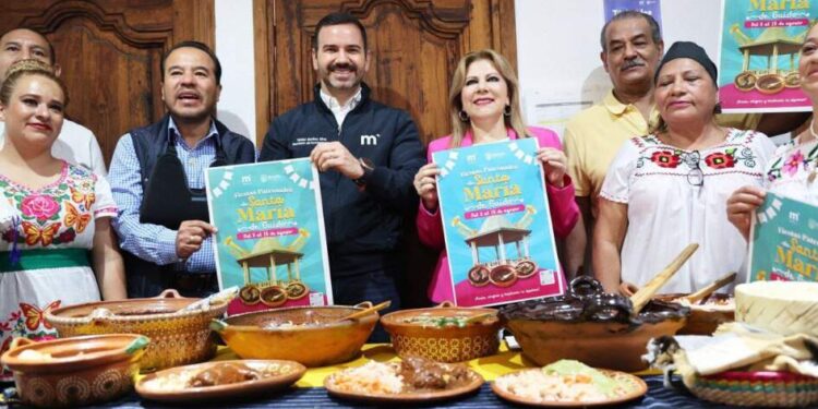 Mole y tradición, en las Fiestas Patronales de Santa María, Morelia
