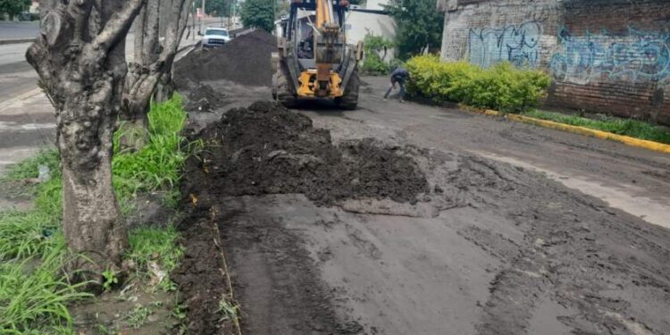 Gobierno Municipal implementa intensa jornada de limpieza preventiva en ríos y drenes