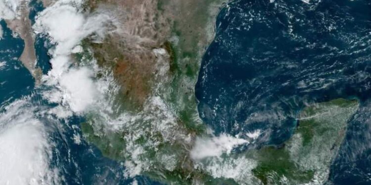 Martes, con lluvias/tormentas fuertes y temperaturas muy calurosas sobre gran parte de México
