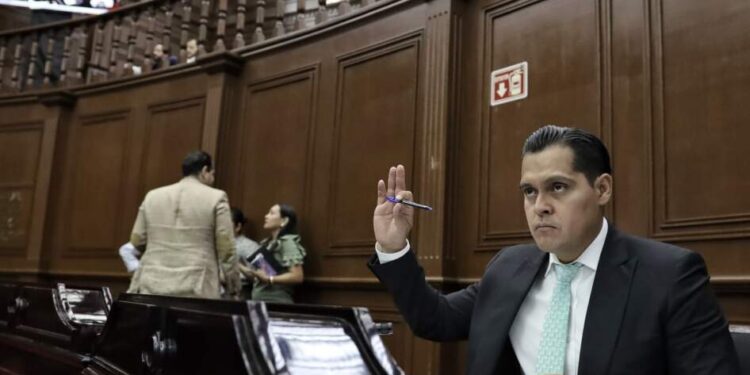 Propondrá Christian Jaramillo brindar orientación vocacional por ley a estudiantes