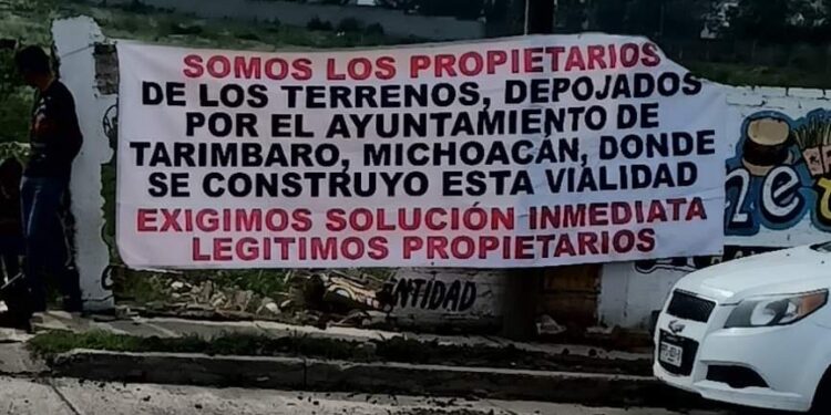 Cierre de Vialidad y Protesta de colonos por presunto despojo del gobierno de Tarímbaro