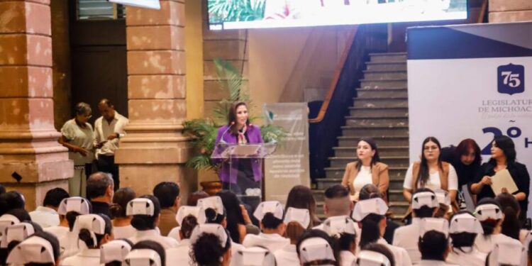 Personal de enfermería, base del sistema estatal de salud: 75 Legislatura