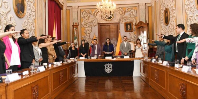 Rinden protestas integrantes del Cabildo Juvenil 2024