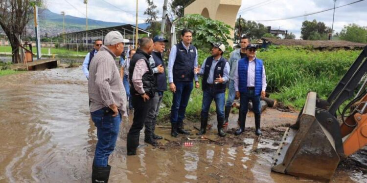 Supervisa Alfonso Martínez, trabajos de limpieza y desazolve