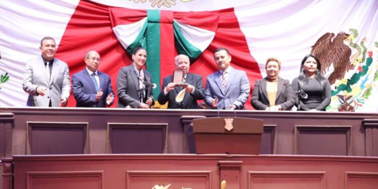 Entrega 75 Legislatura presea a Luis Girarte Martínez