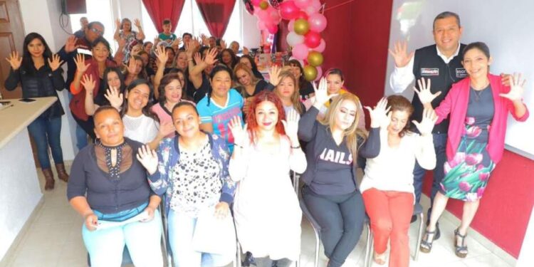 En tres años más de 9 mil servicios ofrecidos en las Casas de Atención de Juan Carlos Barragán