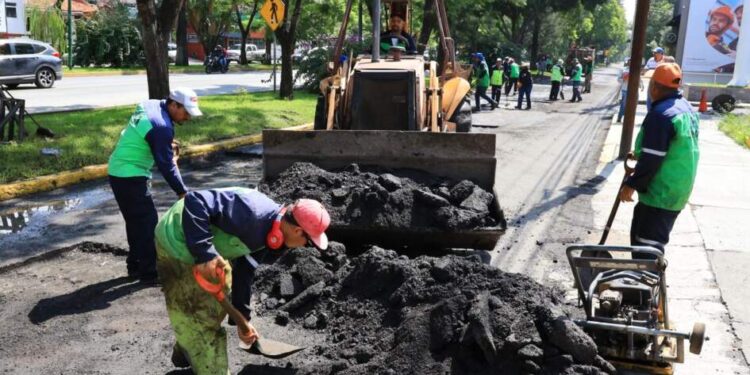 Atiende Gobierno de Morelia reporte ciudadano de bacheo en Av. Camelinas