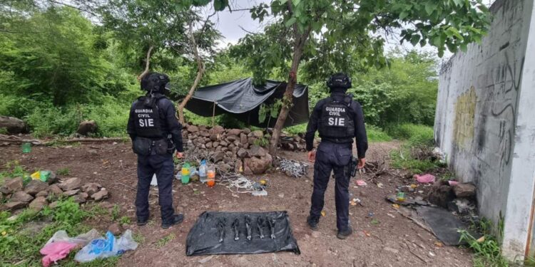 Desmantelan campamento subersivo y son desactivados 10 artefactos explosivos en Apatzingán