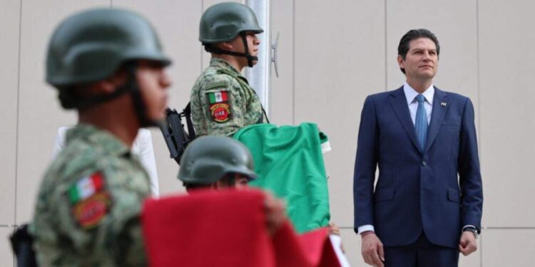 Encabeza Alfonso Martínez primer izamiento de Bandera de la Administración 2024-2027