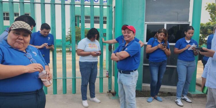 Trabajadores de la Universidad Politécnica de Lázaro Cárdenas, exigen la destitución de la Rectora Teresa López Hernández