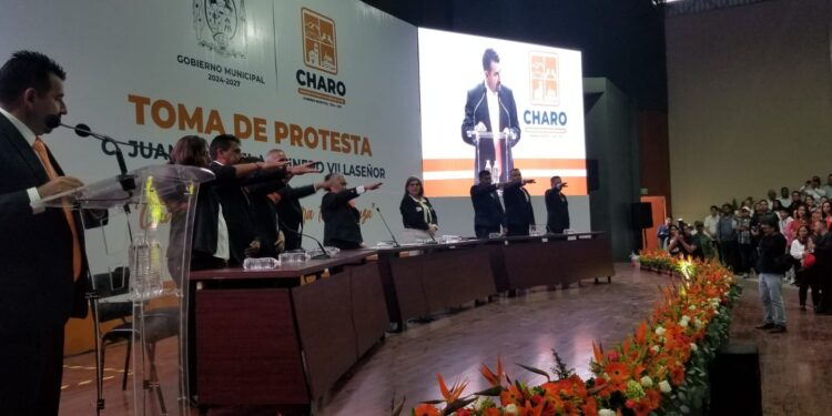 Trabajar por el desarrollo de Charo, ofreció Gabriel Molinero al rendir protesta como alcalde constitucional de ese municipio