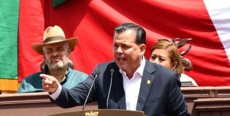 Los problemas de Michoacán deben hablarse, dijo Memo Valencia ante el gobernador Ramírez Bedolla