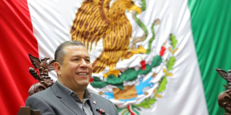 Juan Carlos Barragán impulsa reforma para reconocer a los animales como seres sintientes