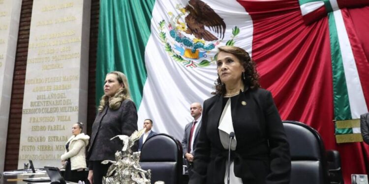 Un minuto de silencio guardó el Pleno de la Cámara de Diputados por el fallecimiento de Fernando Valenzuela