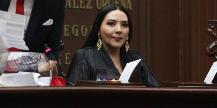 Vamos a fortalecer la ASM e impulsar la ciencia y tecnología: Adriana Campos Huirache