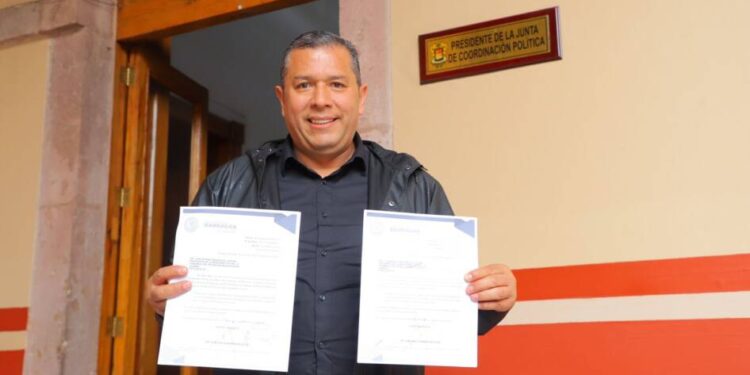 Barragán propone escribir con letras de oro el nombre de Ifigenia Martínez en el Congreso del Estado