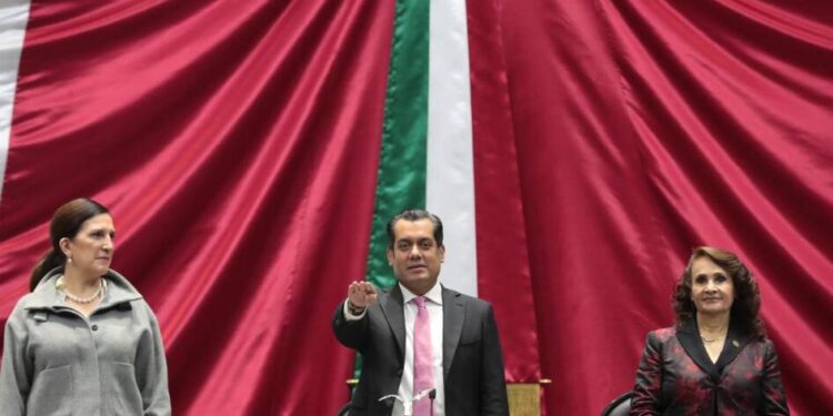 El nuevo presidente de la Mesa Directiva de la Cámara de Diputados es el legislador Sergio Gutiérrez Luna