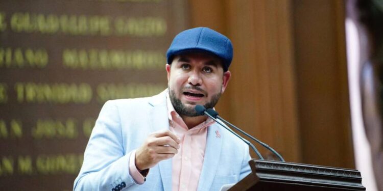 Llama Reyes Galindo a sensibilizarse sobre los problemas de salud mental