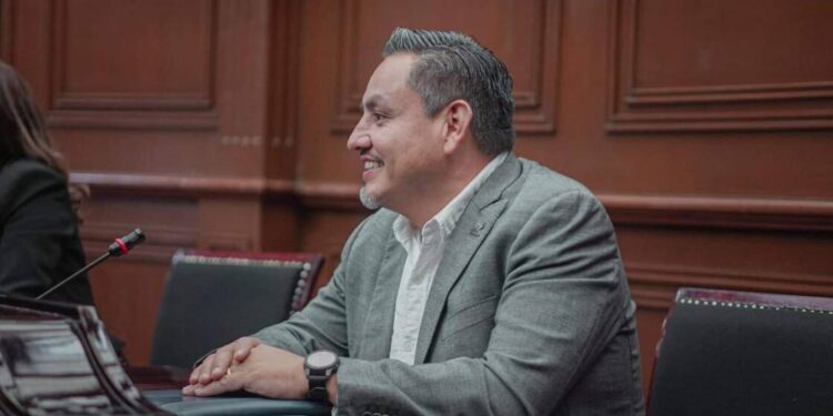 Plantea Víctor Manríquez reforma a Ley de Turismo para diversificar la economía local y fortalecer a la industria