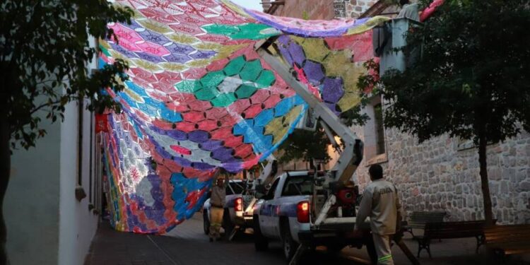 Cielo Tejido ilumina el Andador Nigromante en honor a los bebés que partieron de forma inesperada