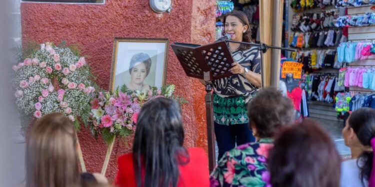 Rinden homenaje a María Villaseñor Romero de Fuentes en Quiroga