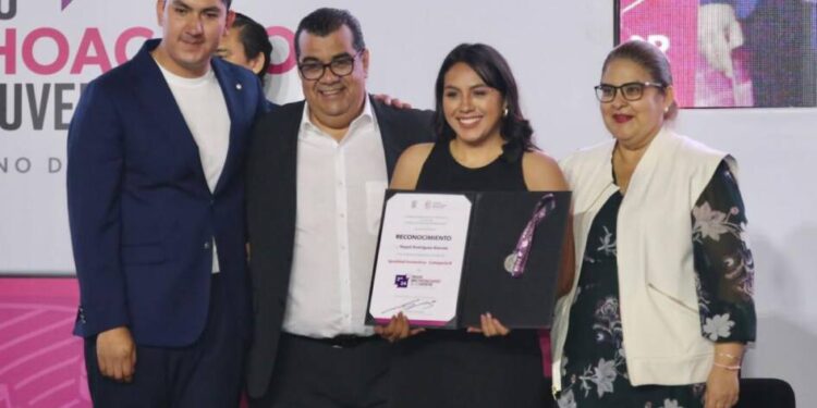 Reconocen talento y dedicación de ganadores del Premio Michoacano de la Juventud
