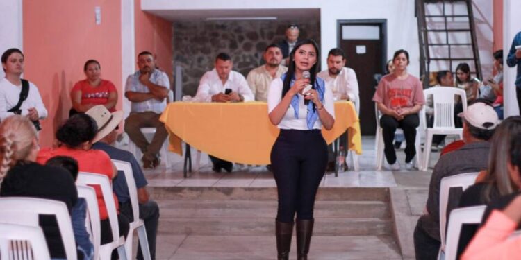 Cierra filas Araceli Saucedo con militantes del PRD de Cojumatlán de Régules