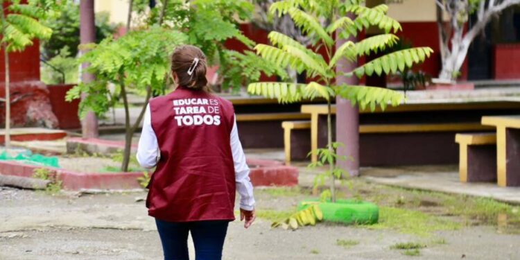 Llega Comisión Especial de la SEE a secundaria de La Piedad para investigar denuncia por acoso sexual