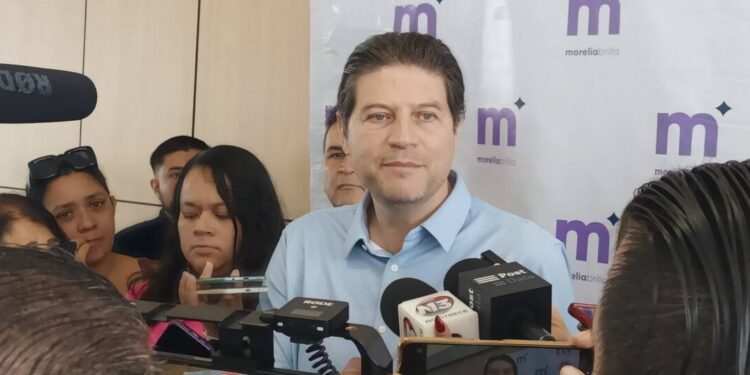 Alcalde de Morelia evidencia autorización de sitios para taxis por parte de Cocotra, sin anuencia municipal
