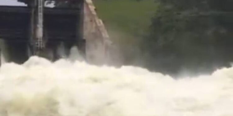 La presa de Cointzio reanuda hoy a las 21:00 horas desfogues controlados y preventivos