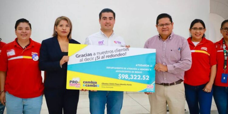 DIF Morelia recibe donativo de Redondeo OXXO en favor del CAMAR