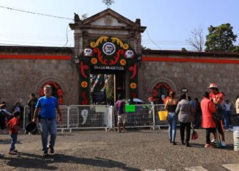 Visitantes del Panteón Municipal de Morelia, destacan limpieza y seguridad